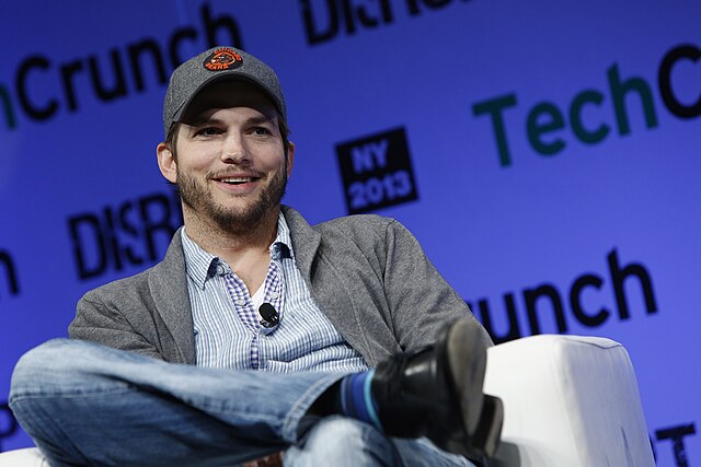 ashton kutcher of a grade speaks onstage at techcrunch disrupt ny 2013, 2